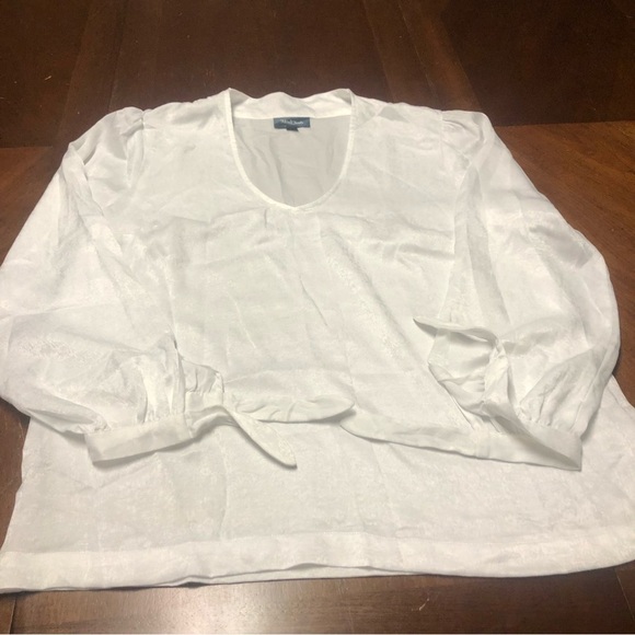 MODCLOTH white metallic v neck blouse P16 - Picture 2 of 9